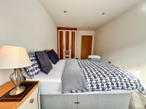 6 SERVICED APARTMENTS at ST JOSEPHS COURT, CLEETHORPES by VISIT CLEETHORPES Apartment in Cleethorpes