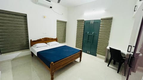 Bed, Photo of the whole room, Bedroom, air conditioner