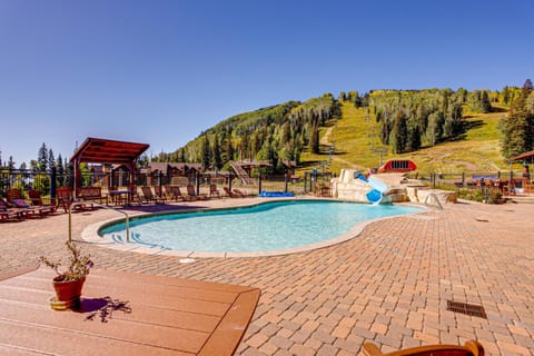 Walk to Ski Lift Condo with Hot Tub in Durango! Apartment in Purgatory