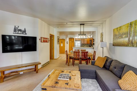 Walk to Ski Lift Condo with Hot Tub in Durango! Apartment in Purgatory