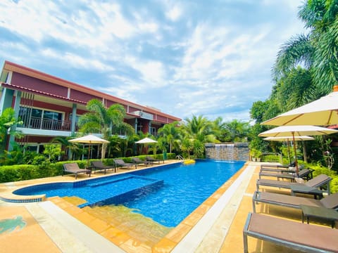 Hatzanda Lanta Resort - SHA Extra Plus Hôtel in Sala Dan