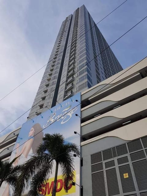 SkyView Condotel FREE WIFI&Netflix near MOA&NAIA Apartment in Pasay