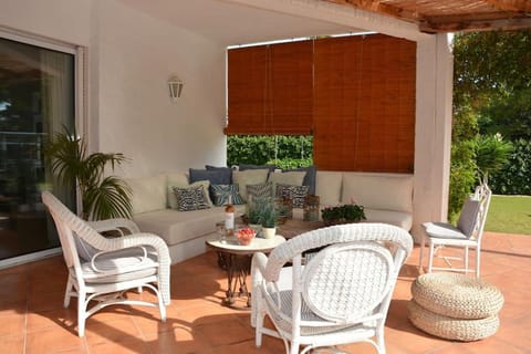 Villa Abu Lita 3 minutos andando playa Renovada Piscina y Jardin XXL Autentico lujo Villa in Sitges