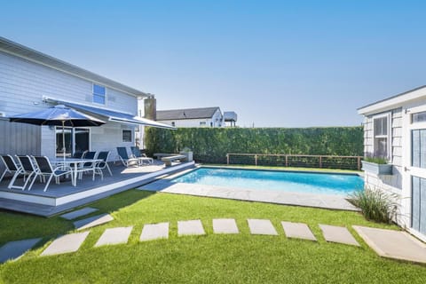 Pool view, Swimming pool, sunbed