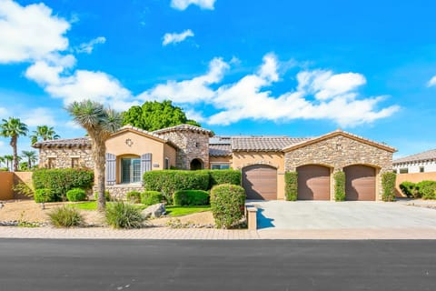 BigBiggie with Waterslide and 100k Game Room House in La Quinta