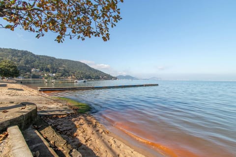 Conforto próximo ao mar em Sambaqui RA3329 House in Florianopolis