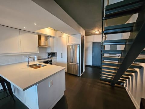 Stunning Unique Rare 2Bed 2Bath Central DTown Loft Apartment in Markham