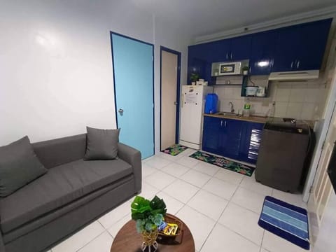 Near Manila Airport COZY 01 Bedroom Condo - 10L Apartment in Las Pinas