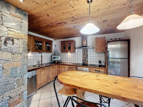 Chalet Savage 170m² près des pistes, Wi-Fi, parking, matériel bébé - FR-1-267-299 Chalet in Villarembert