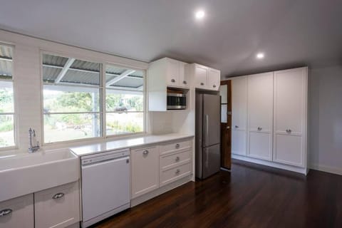 Barefoot & Boots Farmhouse Kingscliff Hinterland House in Tweed Heads