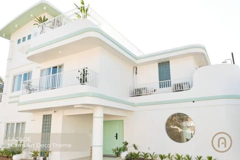 Alesea Oeste Private Beachfront Villa - Jacuzzi Heated Pool Villa in La Union