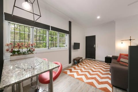 Milton Mews Red Studio Auchenflower Pets House in Toowong