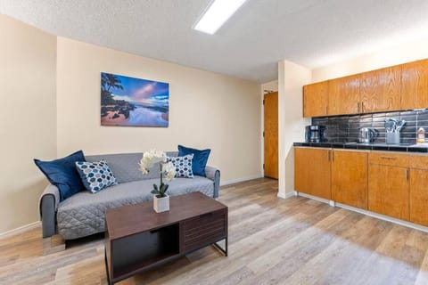 Executive Center 1 BD with Parking Apartment in Honolulu