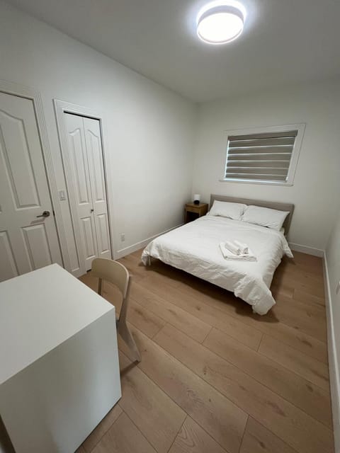 Bed, Photo of the whole room, Bedroom, wardrobe