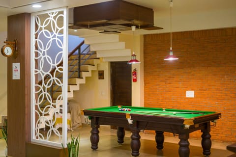 Billiard, Game Room