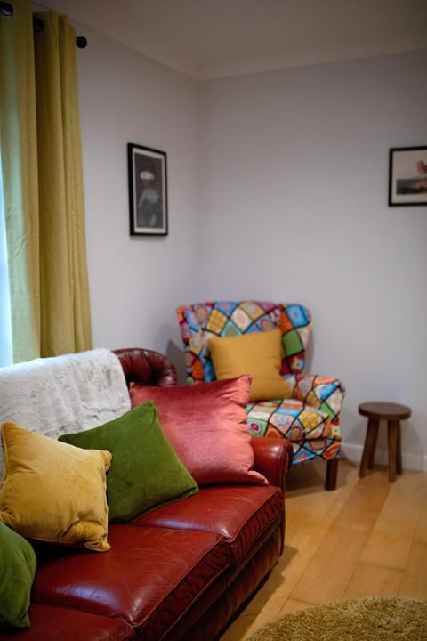 Living room, Decorative detail, Seating area