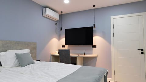 Bed, TV and multimedia, Bedroom, air conditioner