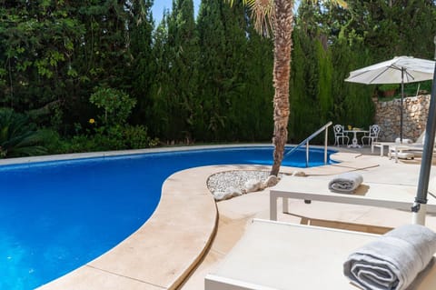 Pool view, Swimming pool, sunbed