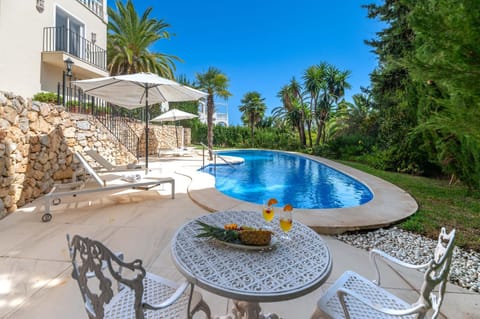 Dining area, Garden view, Swimming pool