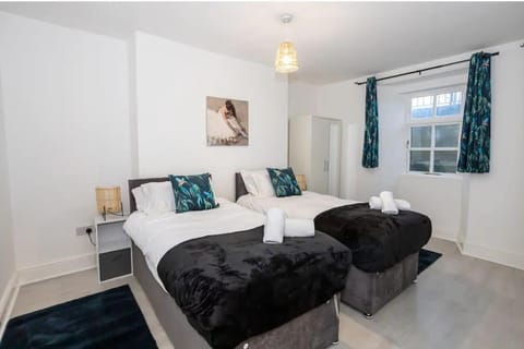 Contractor Stay by Mersey Tunnel Apartment in Wirral