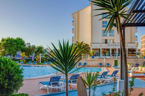 Lounge or bar, Pool view, Swimming pool