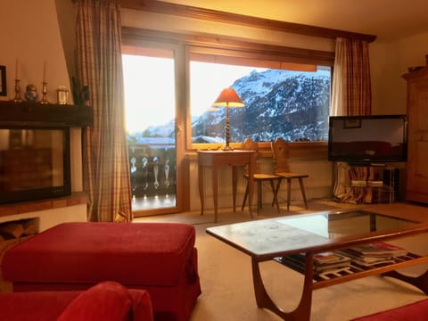 Living room, Seating area, Mountain view