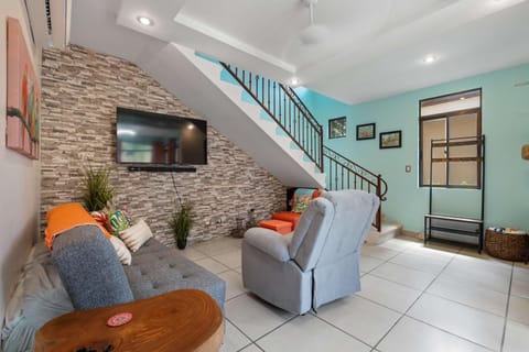 Charming 2 BD Villa with Pool Access House in Coco