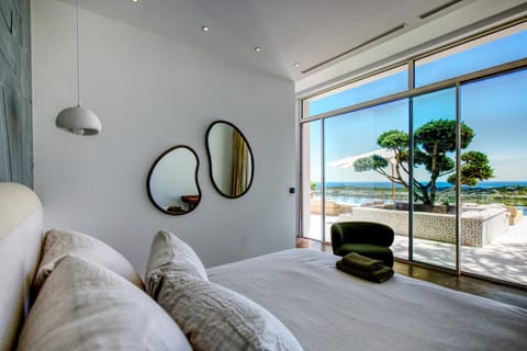 Bed, Natural landscape, Photo of the whole room, Bedroom, Sea view