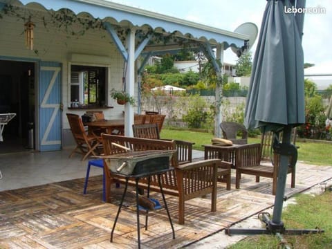 Patio, Day, Garden, Living room, Dining area