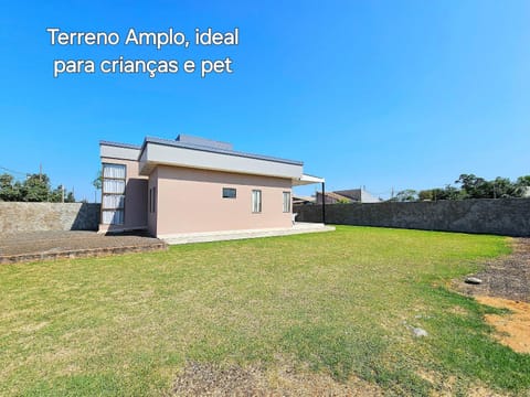 Casa quintal amplo prox Cataratas Aeropt e Argenti House in Foz do Iguaçu