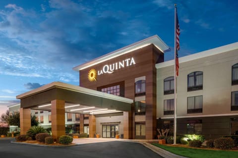 La Quinta Inn & Suites by Wyndham-Albany GA Hotel in Albany