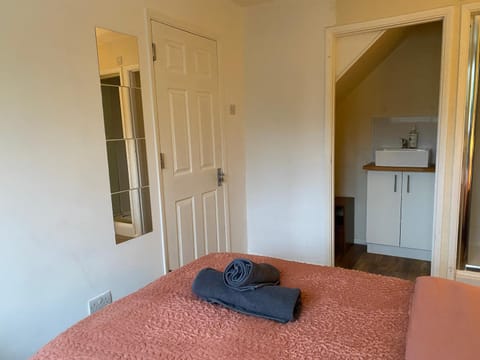 The ZX Hotel - Street View - Room 2 Apartment in Reading