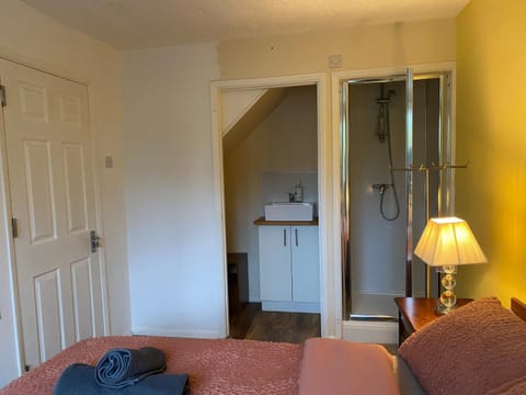 The ZX Hotel - Street View - Room 2 Apartment in Reading