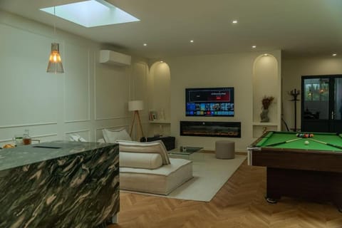 Billiard, TV and multimedia, Living room