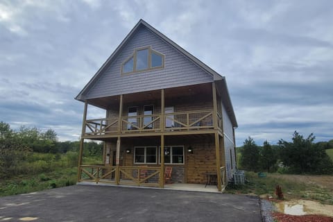 Douglas Oasis House in Douglas Lake