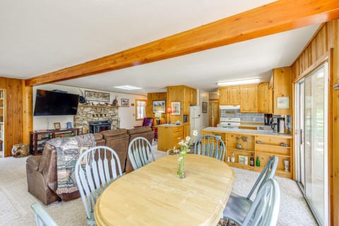 Close to Hiking and Skiing Serene Sula Cabin House in Salmon River