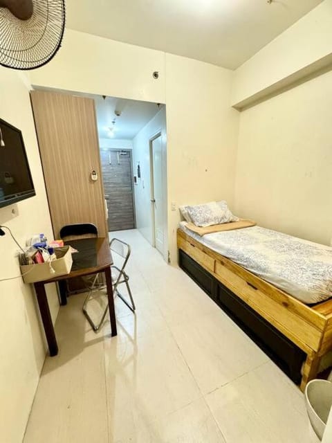 Cozy Hideaway In the City - Pool & Prime Location! Apartment in Las Pinas