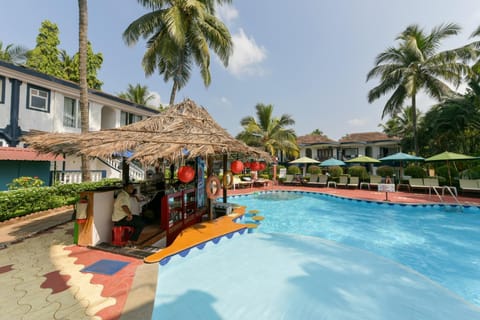 Pool view, Swimming pool, sunbed