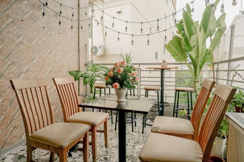 Patio, View (from property/room), Balcony/Terrace, Seating area, Dining area