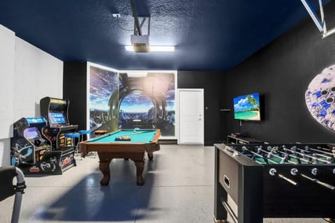 Billiard, Game Room