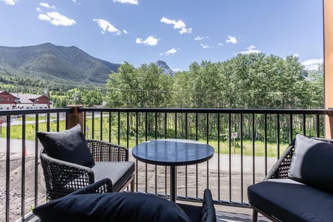 Patio, Spring, Day, Natural landscape, View (from property/room), Balcony/Terrace, Seating area, Mountain view