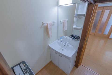 Eirakucho House - Vacation STAY 33866v Bed and Breakfast in Ishikawa Prefecture