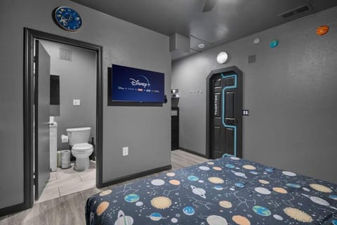 Disneyland Oasis - Heated Pool, Arcade, theater Moradia in Stanton