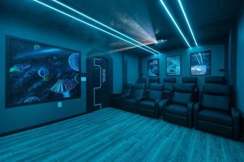 Disneyland Oasis - Heated Pool, Arcade, theater Villa in Stanton