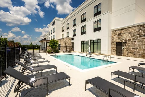 Patio, Day, Pool view, Swimming pool, sunbed