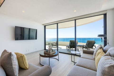 Oceanfront Vibes Iconic Beachside Getaway House in Rocky Point