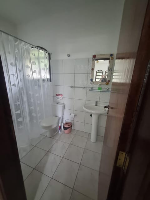 Shower, Toilet