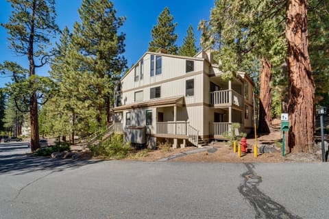 5 Mi to Northstar Chic Unit with Decks! House in Tahoe Vista