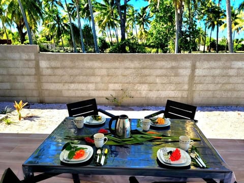 Patio, Day, Garden, Dining area, Food, Garden view