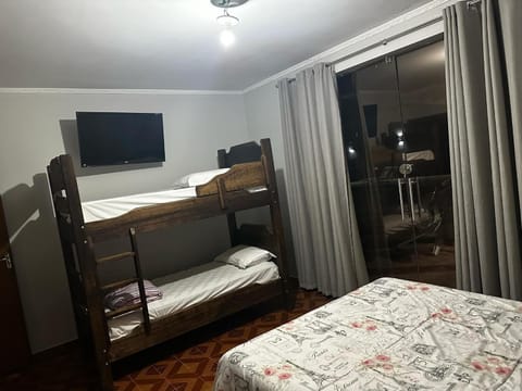 Bed, TV and multimedia, Photo of the whole room, Bedroom, bunk bed